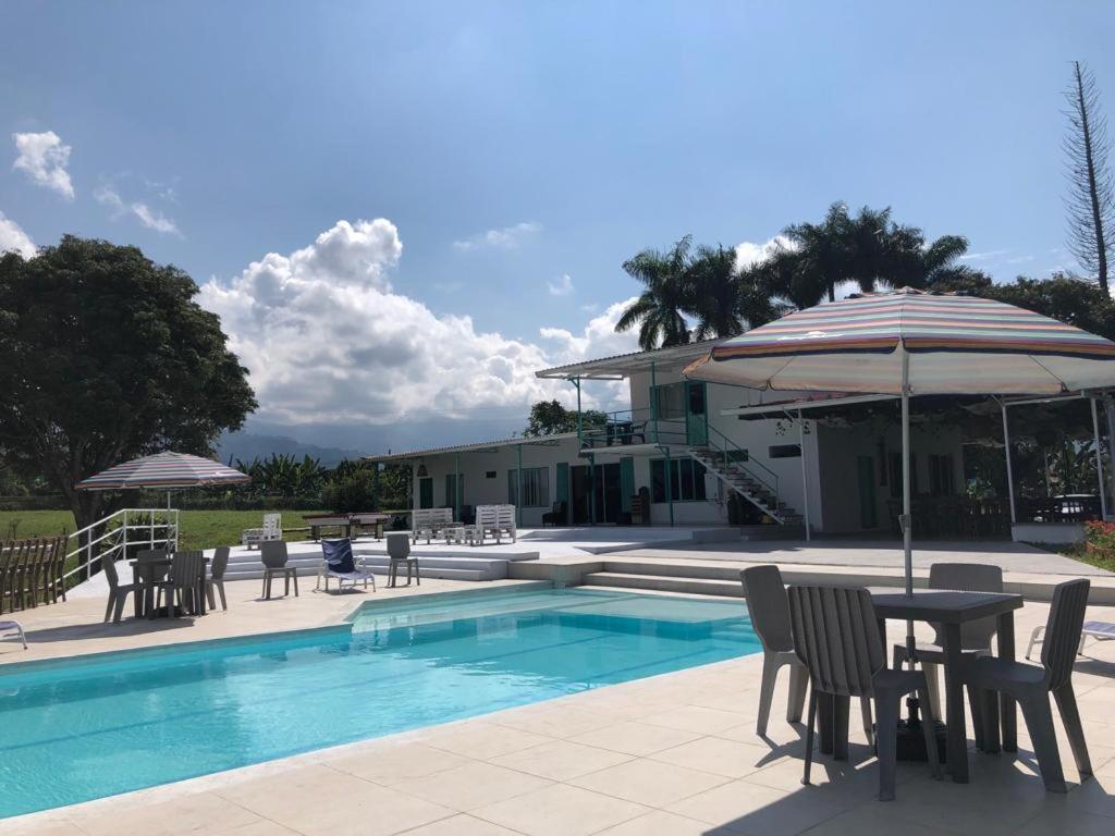 La Bella Vista Guest House Calarca Exterior photo