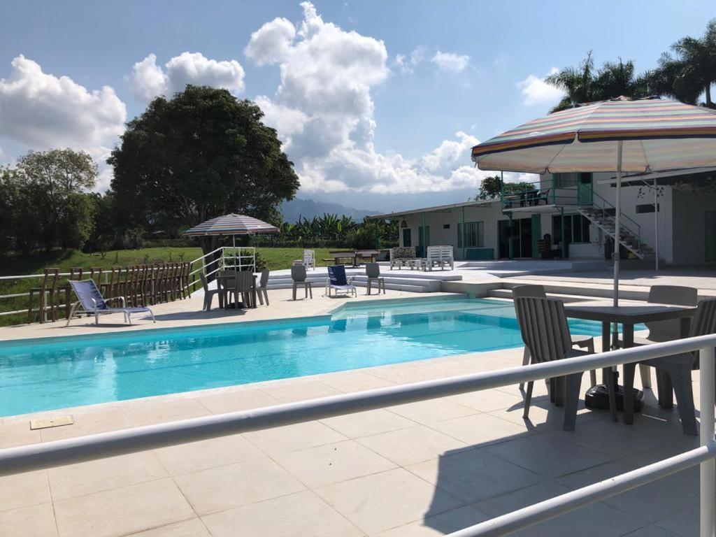 La Bella Vista Guest House Calarca Exterior photo