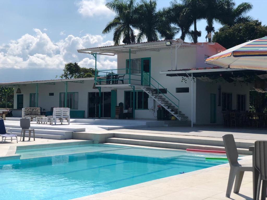 La Bella Vista Guest House Calarca Exterior photo