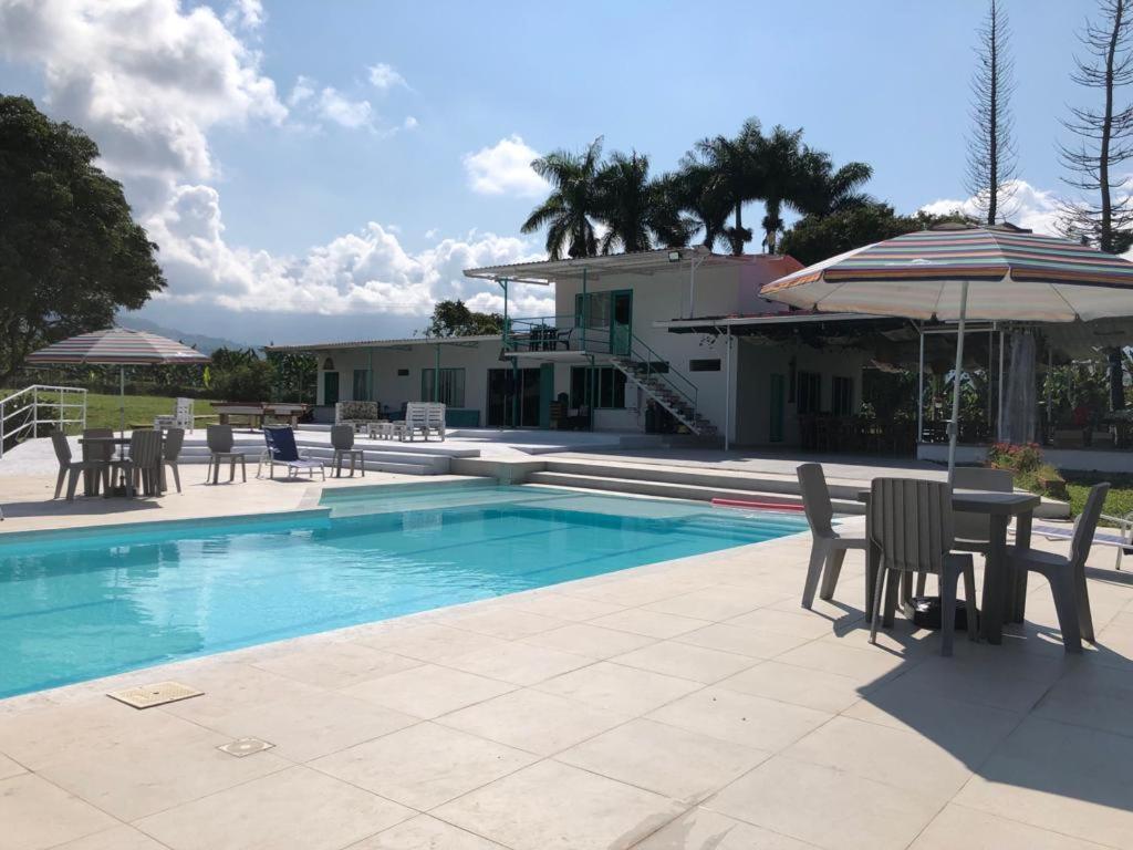 La Bella Vista Guest House Calarca Exterior photo