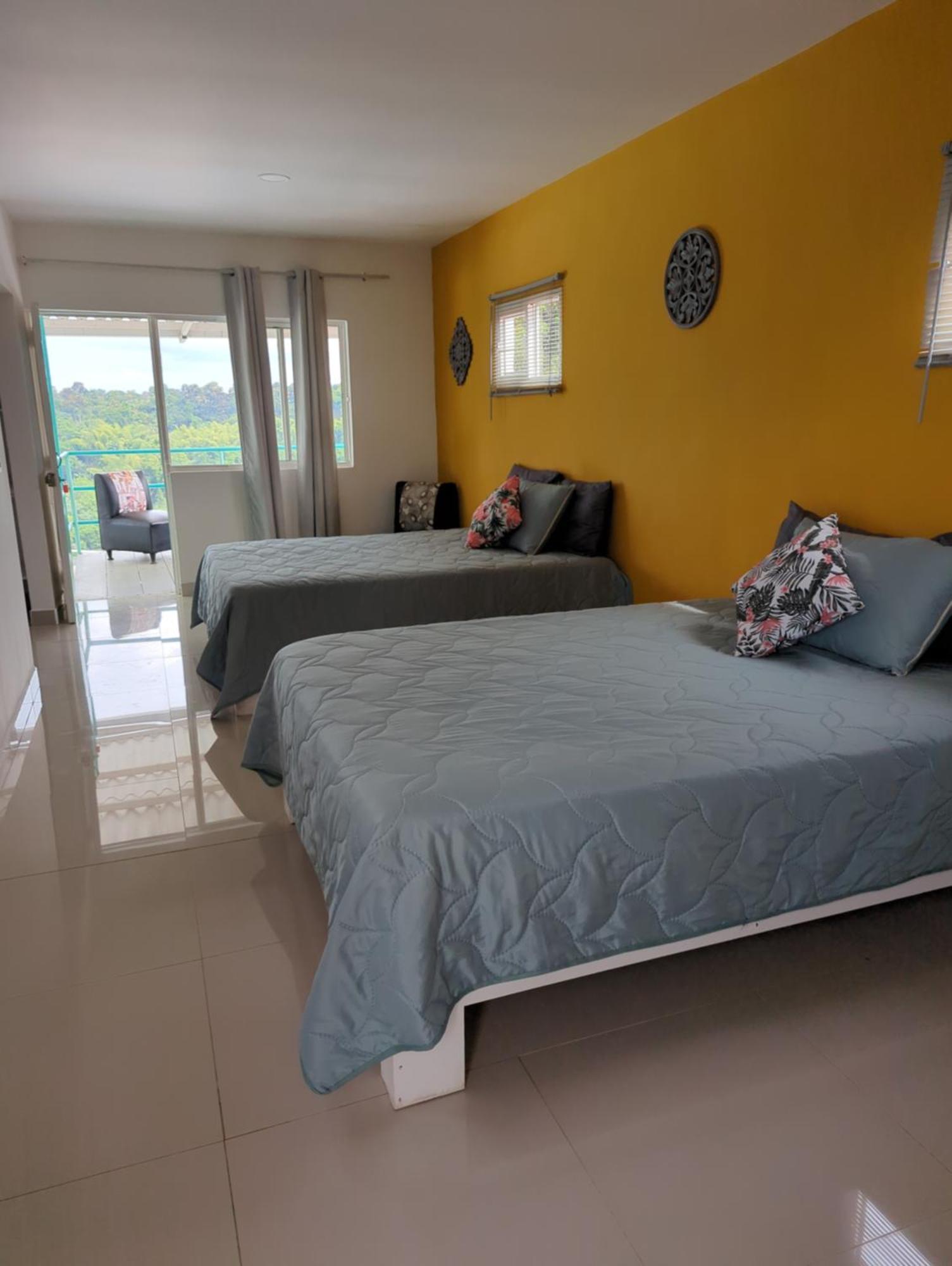 La Bella Vista Guest House Calarca Room photo