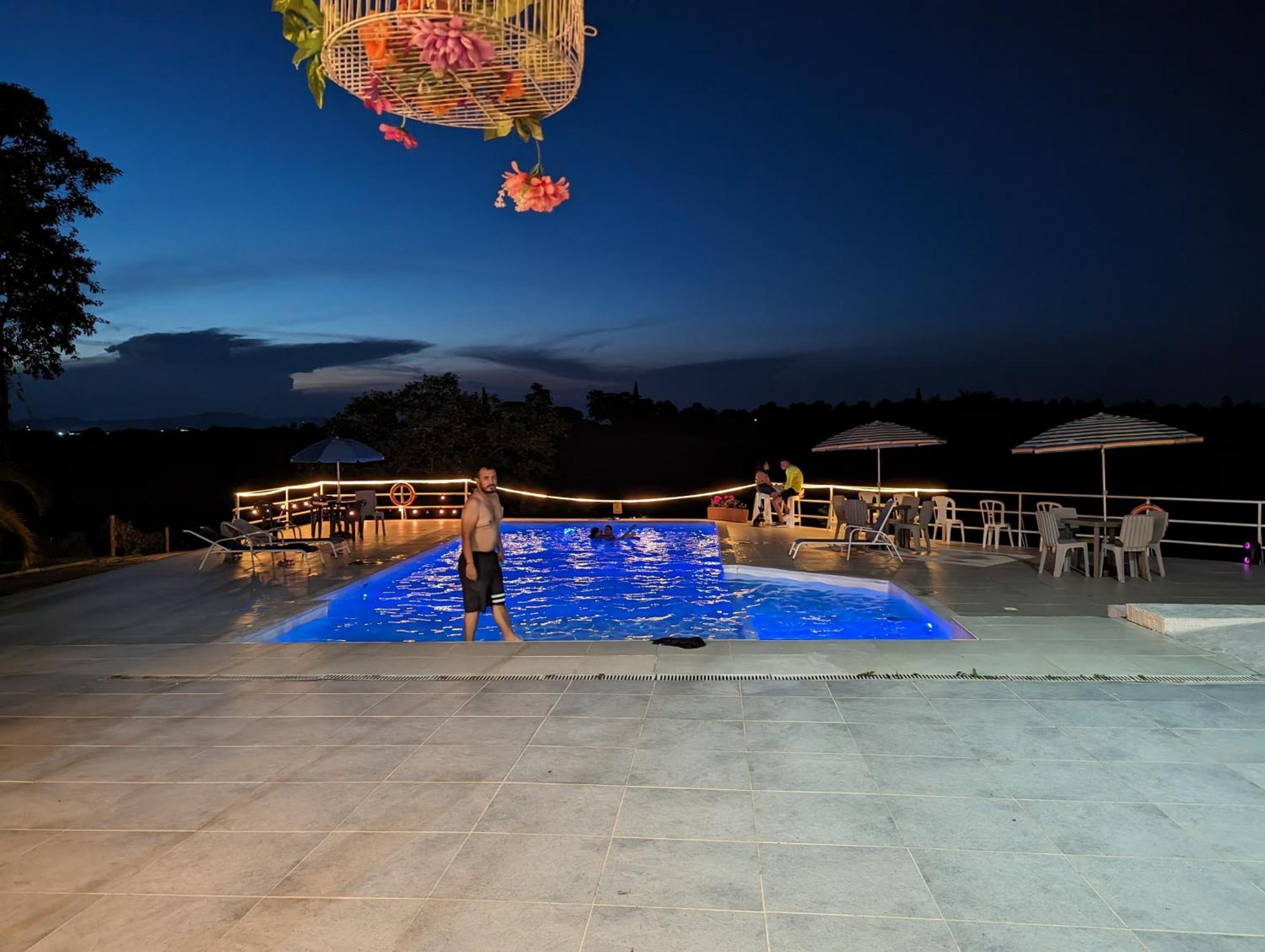 La Bella Vista Guest House Calarca Exterior photo