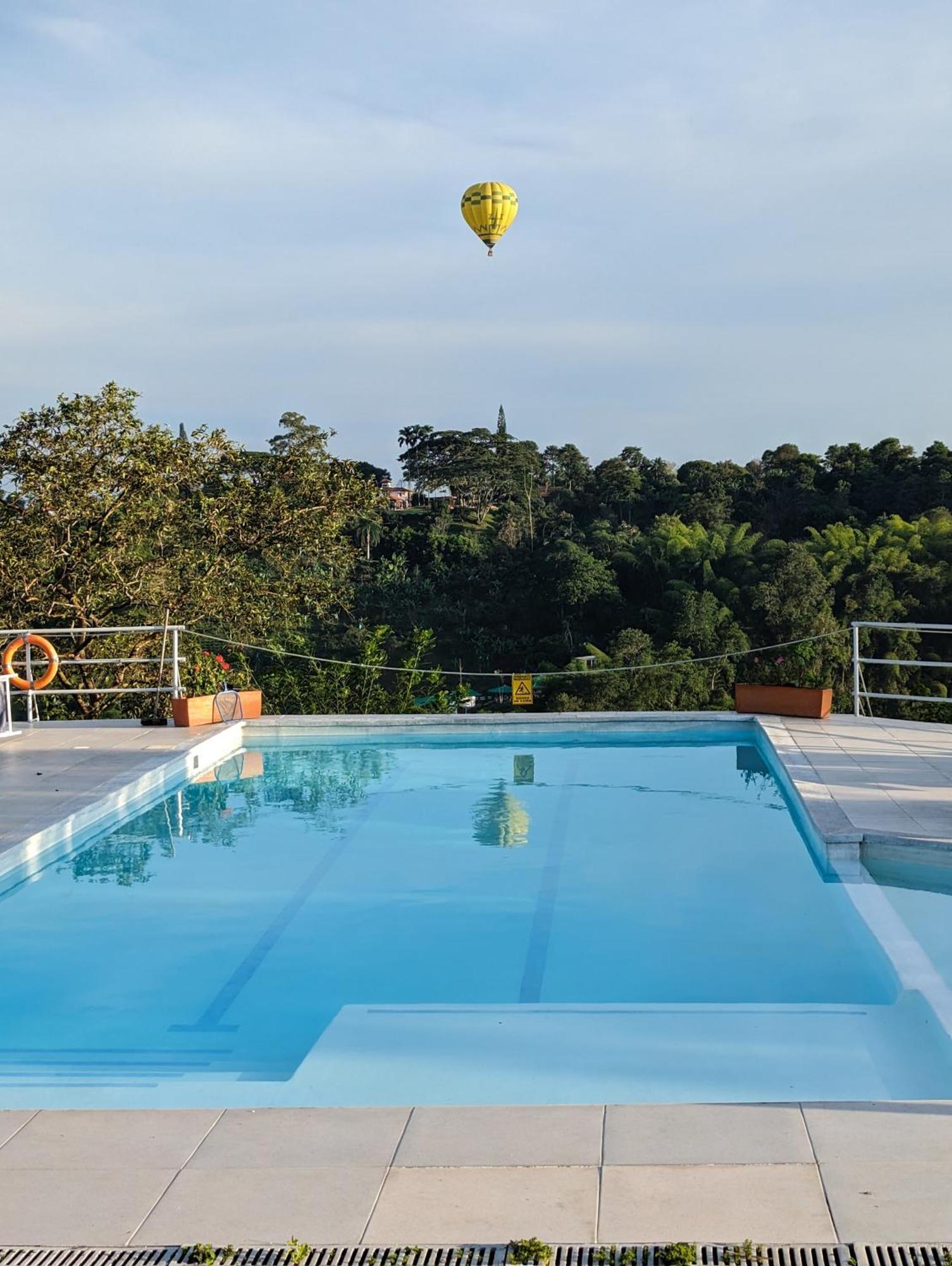 La Bella Vista Guest House Calarca Exterior photo