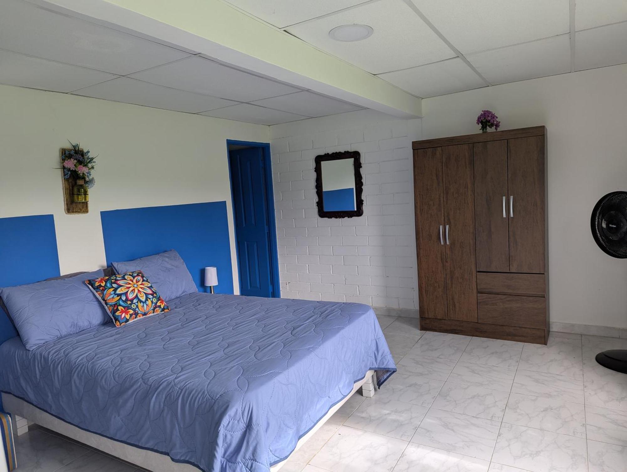 La Bella Vista Guest House Calarca Room photo